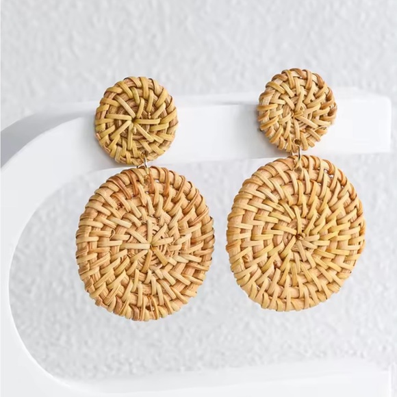 ‼️SALE‼️Rattan Knit Drop Earrings - Picture 6 of 8